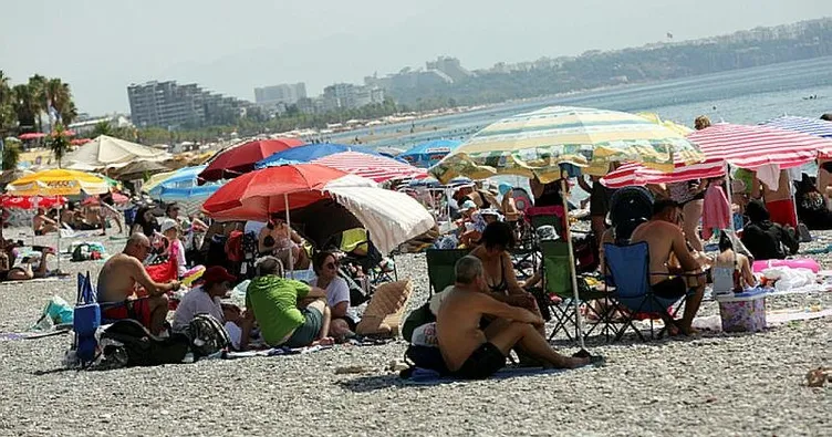 Antalya’da hava 44, deniz suyu 28 derece