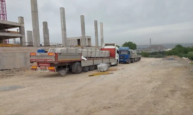 Kocaeli’de feci iş kazası: Bir tonluk demir blokların altında kaldı