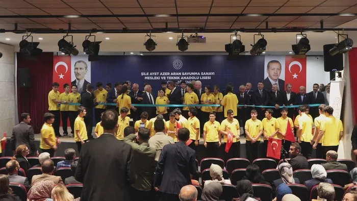 bakan-tekin-bu-yil-ortaokulu-bitiren-100-ogrencinin-45-tanesi-meslek-lisesine-gitti-1790334641016.jpg