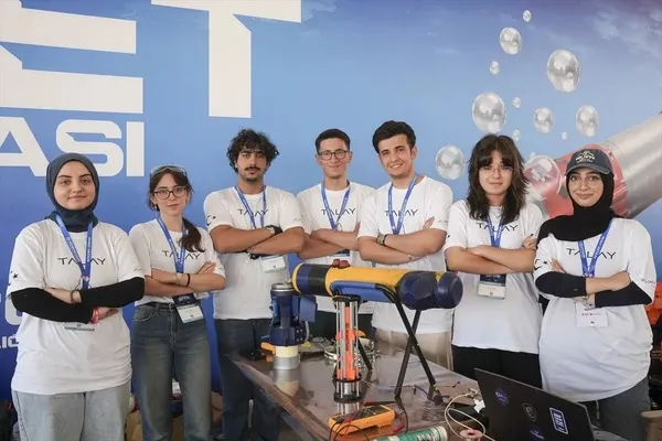 farkli-bolgelerden-gelen-ogrenciler-teknofest-mavi-vatanda-turkiye-icin-teknoloji-uretiyor-1787474876070.jpeg