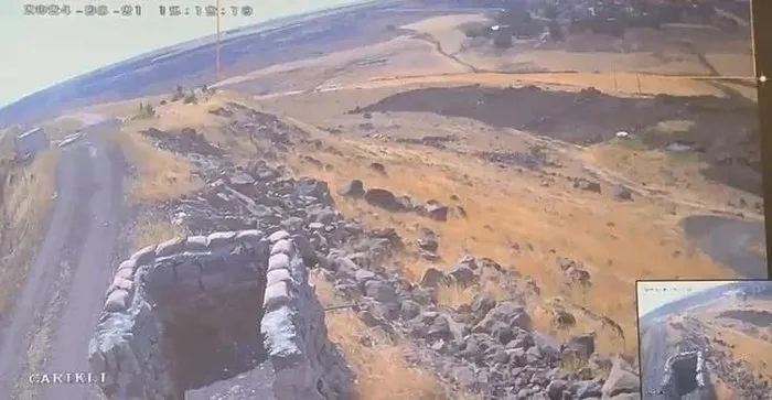 Narin Güran cinayetinde şok belgeler! İşte Minik Narin’in çuvaldaki terlikleri! Taşların üzerindeki kan lekeleri kime ait?