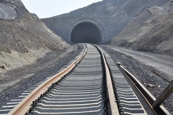 Bakü-Tiflis-Kars demiryolu hattı Mart'ta açılıyor