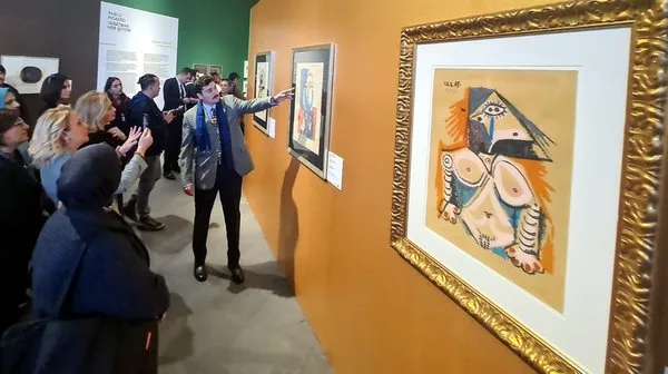 kktc-cumhurbaskaninin-esi-sibel-tatar-picasso-ve-andy-warhol-sergilerini-gezdi-1729263415584.jpg