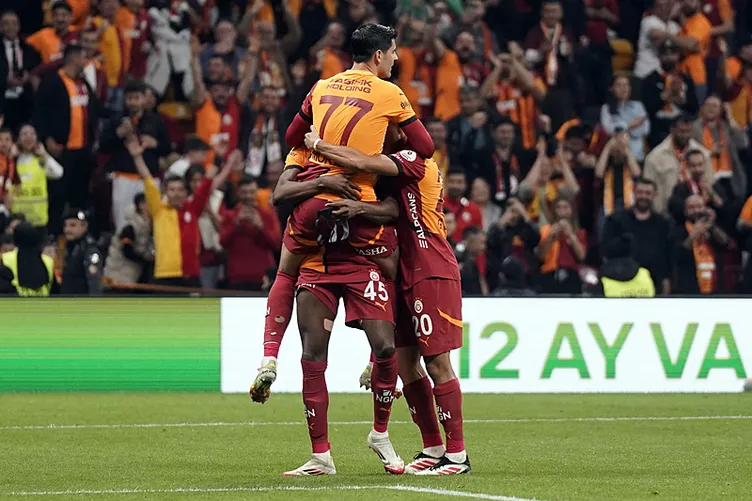 Son dakika haberi: Osimhen için transfer savaşı! Cimbom Nijeryalı yıldıza mesaj yolladı