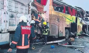 Biletlerini 2 gün öne çektiren aile kazaya yakalandı #istanbul