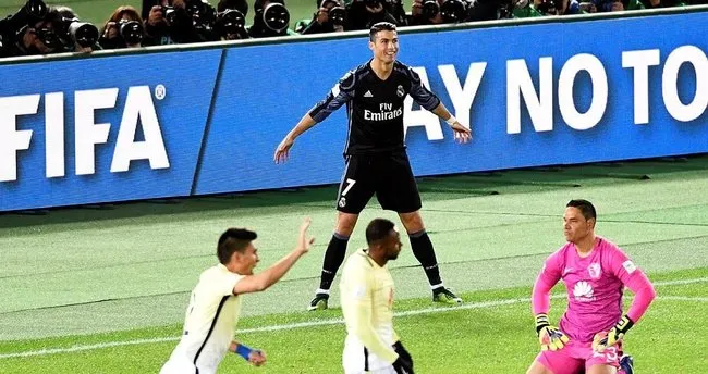 Ronaldo rekor kırdı, Real Madrid finale çıktı