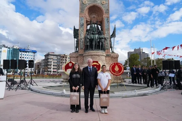 istanbulun-kurtulusunun-103uncu-yildonumu-taksimde-torenle-kutlandi-1791291596600.jpg
