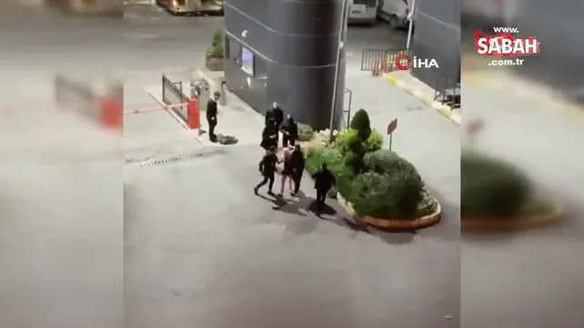 Güvenlik görevlileri de ayıramadı. Kadınların saç baş kavgası kamerada | Video