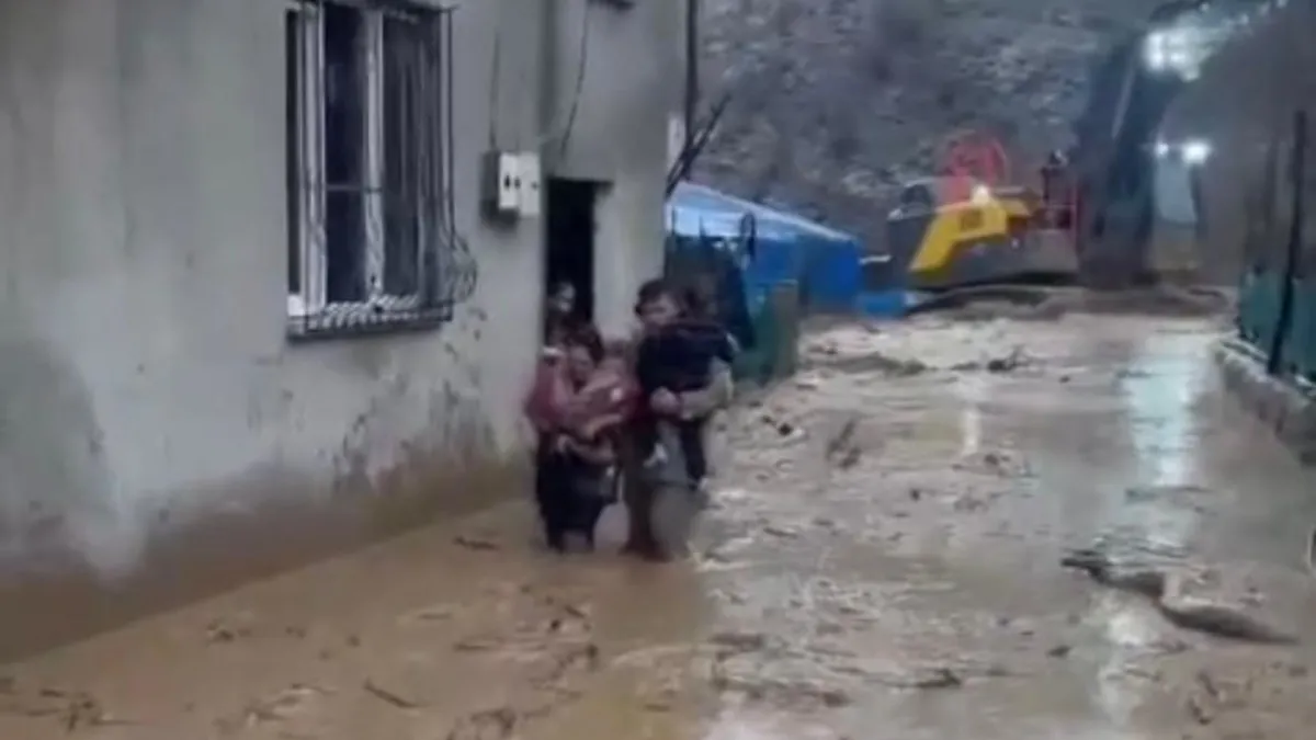 Şırnak’ta selin gelişi kameraya yansıdı Şırnak’ta selin gelişi kameraya yansıdı