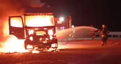 Geceyi aydınlattı: TIR küle döndü