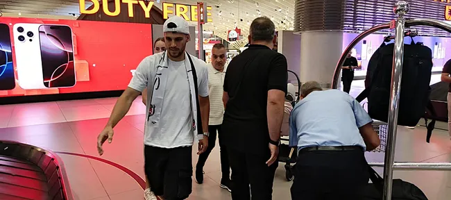 besiktasin-yeni-transferi-david-jurasek-istanbulda-1751129241989.jpg