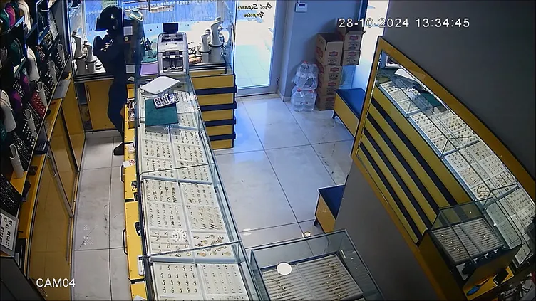 Adana’da kuyumcuyu omzundan ve sırtından vurarak altınları çalmıştı: O detay sayesinde yakalandı!