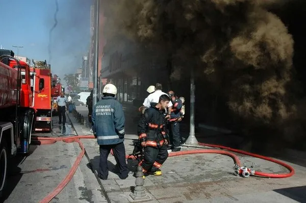 Sultanbeyli'de yangın