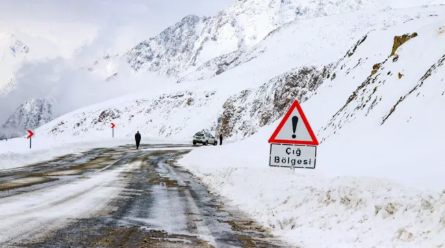 son-dakika-hava-durumu-uyarisi-meteoroloji-saat-verdi-gunese-aldanmayin-istanbula-gece-firtinasi-3-ile-sel-uya-1777183491230.png (1081×603)