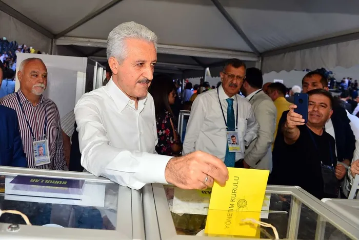 mehmet-ali-aydinlar-resmen-acikladi-fenerbahce-baskan-adayi-olmayacak-1777988382886.jpeg