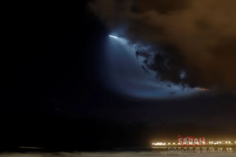 SpaceX uzaya uydu fırlatınca ortaya bu görüntüler çıktı