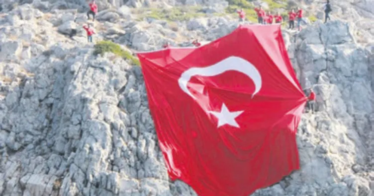 Yunan adalarına karşı dev bayrak