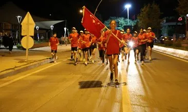 Şehitlerin emaneti sancak dualarla Vali Koç’a teslim edildi #agri