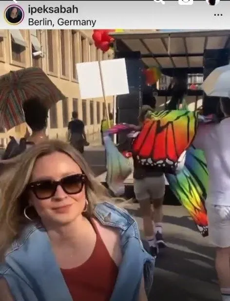 CHP’li başkanın danışmanı LGBT gösterisinde ön saflarda yer aldı