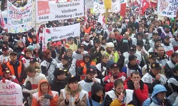 Almanya’da 150 bin işçi iş bıraktı!