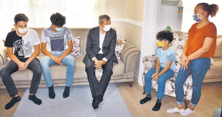 İhtiyaç sahibi öğrencilere tablet