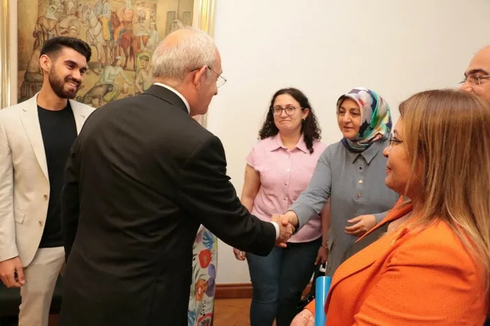 CHP lideri Kılıçdaroğlu makamında ağırlamıştı! Fransa’daki FETÖ eyleminde ortaya çıktı