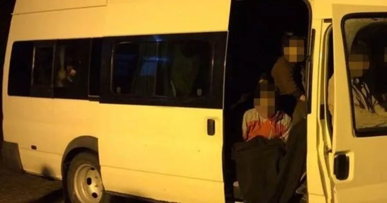 Van’da 14 kişilik minibüsten 54 kaçak çıktı