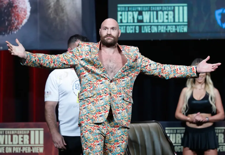 tyson-fury-deontay-wilder-dovusu-oncesi-bomba-sozler-zayif-ve-kucuk-birisin-1633600298909.jpg