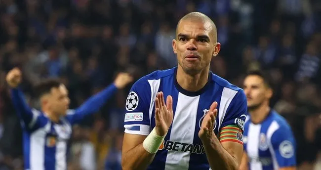 Pepe, Şampiyonlar Ligi’nde gol atan en yaşlı futbolcu oldu Pepe, Şampiyonlar Ligi’nde gol atan en yaşlı futbolcu oldu