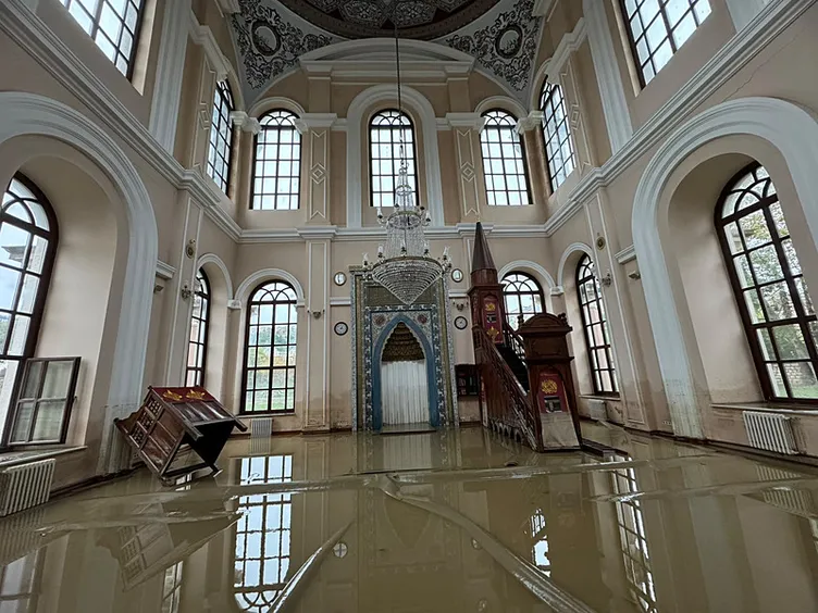 SON DAKİKA… Bütçe Ekrem İmamoğlu ve ekibinin cebine yağdı fatura İstanbulluya yazıldı! Mazgal ve rögar bakımı yapmayan İBB ve İSKİ’ye tepki…