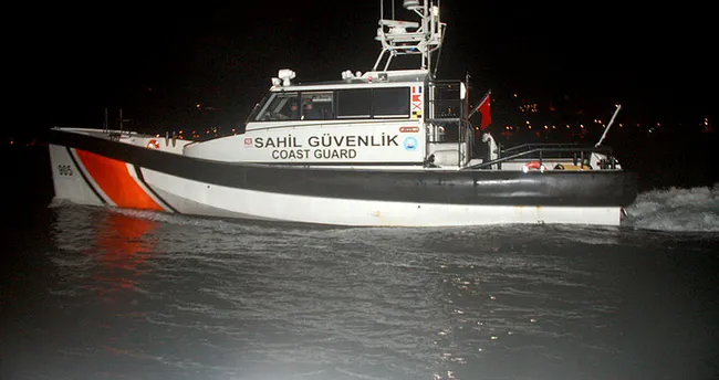 Ayvalık açıklarında acı olay! Göçmen botundaki bebek denize düştü Ayvalık açıklarında acı olay! Göçmen botundaki bebek denize düştü