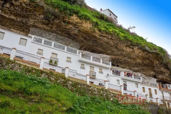 Kayalıkların altında bir kasaba: Setenil de las Bodegas