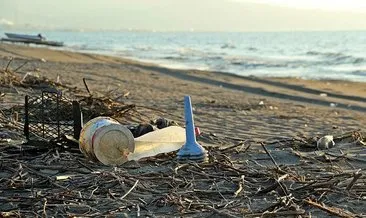Samsun’da 15 kilometrelik doğal kum plajı çöplüğe döndü!