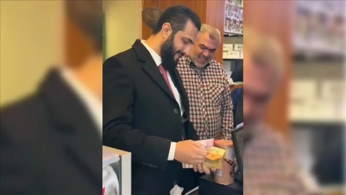 Suriye Devlet Başkanı eş-Şara suikast iddialarının ardından Şam’da görüntülendi Suriye Devlet Başkanı eş-Şara suikast iddialarının ardından Şam’da görüntülendi