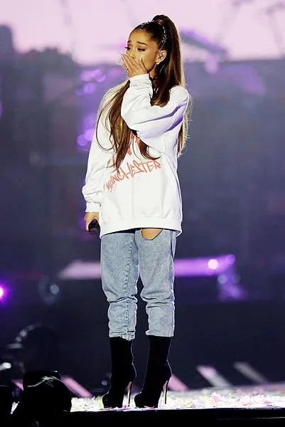 Ünlü şarkıcı Ariana Grande şoke eden kararıyla olay oldu