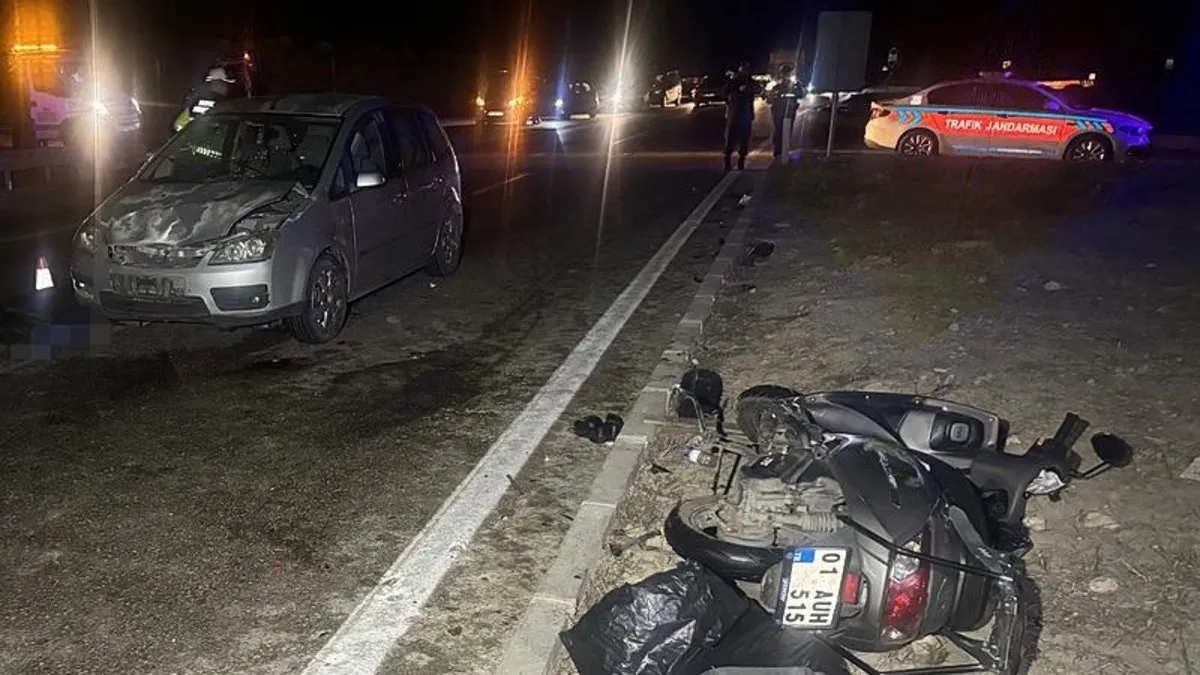 Adana'da otomobil, motosiklete çarptı: 1 ölü, 3 yaralı