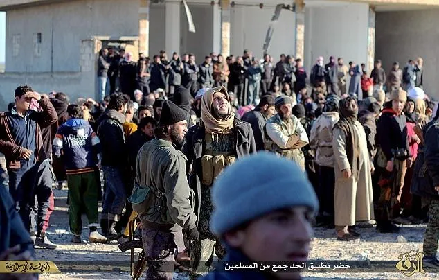IŞİD gözlerini bağlayıp binadan attı