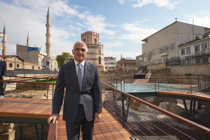 bakan-ersoy-edirnenin-tarihe-acilan-kulesini-inceledi-makedonya-kule-muzesinde-4-ayda-18-bin-ziyaretci-agirlan-1792748776033.jpg