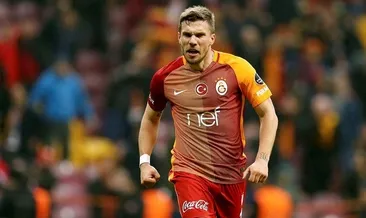 Podolski: Cimbom başı dik yürür...