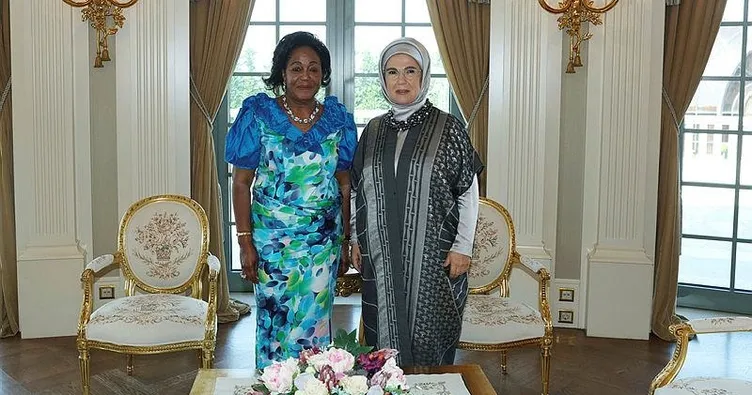 Emine Erdoğan’ı zirveye davet etti