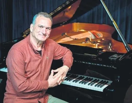 Başından iki evlilik geçen ünlü piyanist yeniden aşık oldu! Bakın hangi ünlünün kızına gönlünü kaptırdı