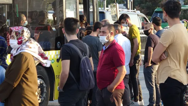 SON DAKİKA! İstanbul’da isyan ettiren görüntüler; Toplu taşıma koronavirüsün merkezi oldu