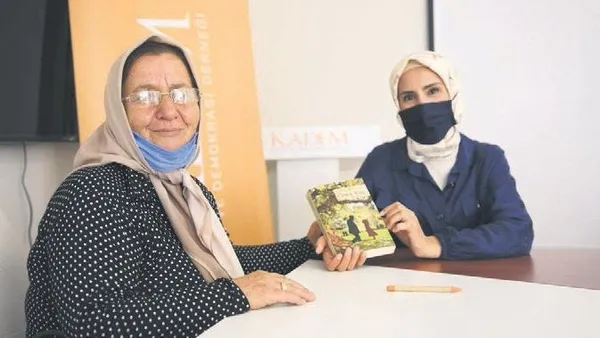 emine-erdoganin-onculugunde-okuma-yazma-ogrendiilk-kitabini-yazdi-1632628530532.jpg