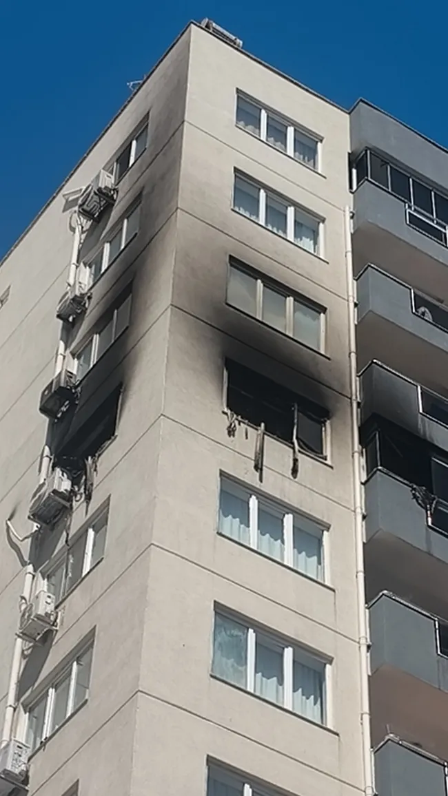 cocuklarin-oyunu-faciayla-bitti-luks-sitedeki-daire-kule-dondu-1780154214343.jpg