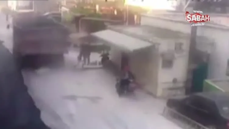 Devrilen kamyonun altında kaldı