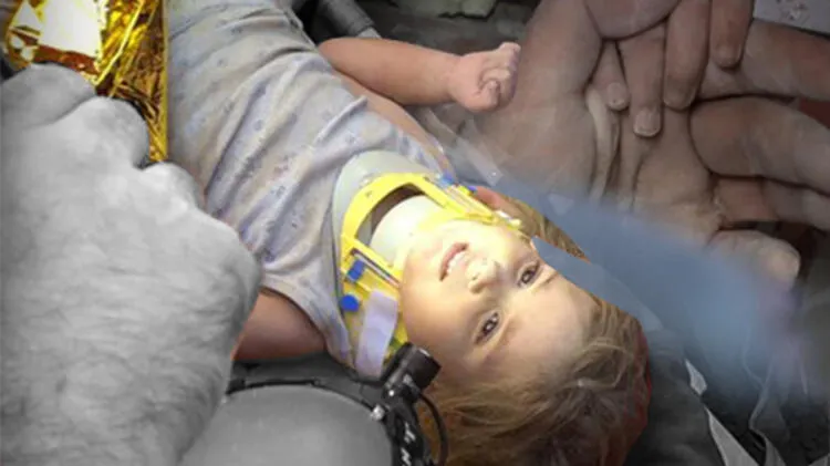 Son dakika: Türkiye gözyaşlarına boğuldu... İşte Ayda'nın kurtarılma anından kareler!