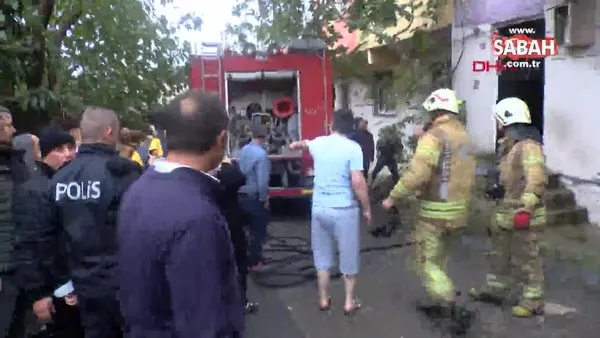 Ümraniye'de yangında mahsur kalan 2 kişiyi komşuları kurtardı | Video