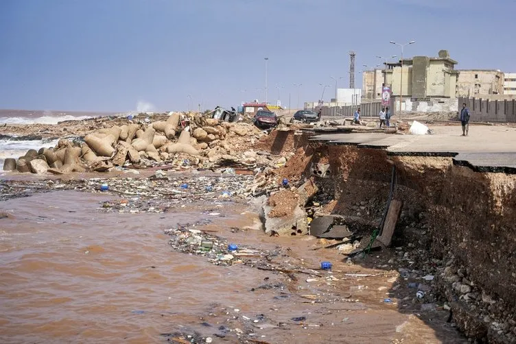 Libya’daki felaketin en korkunç görüntüleri! Sel böyle geldi: Cesetler Akdeniz'e sürükleniyor!