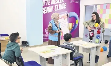 Üniversiteli gençler minik yüreklere dokunuyor