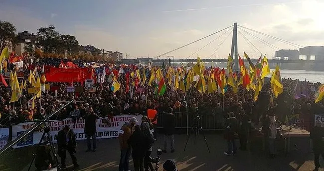 Almanya'da PKK yandaşları polise saldırdı! - Dünya Haberleri